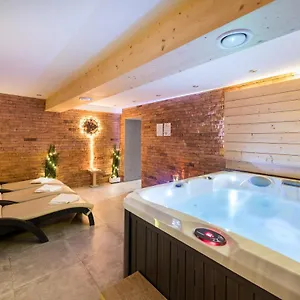  Aparthotel Jarosta & Spa, Ac -free Parking